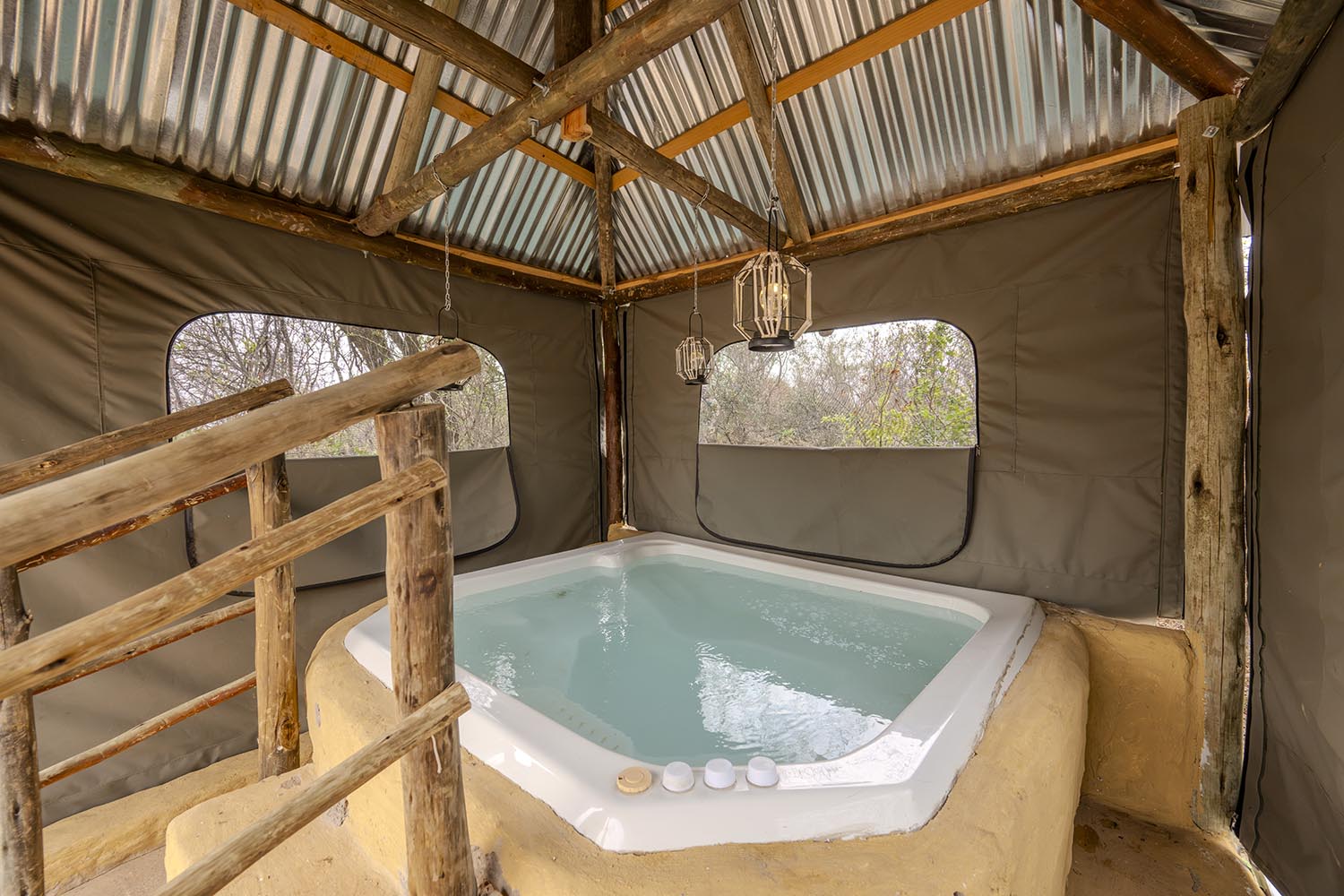 Private jacuzzi with closable canvas walls