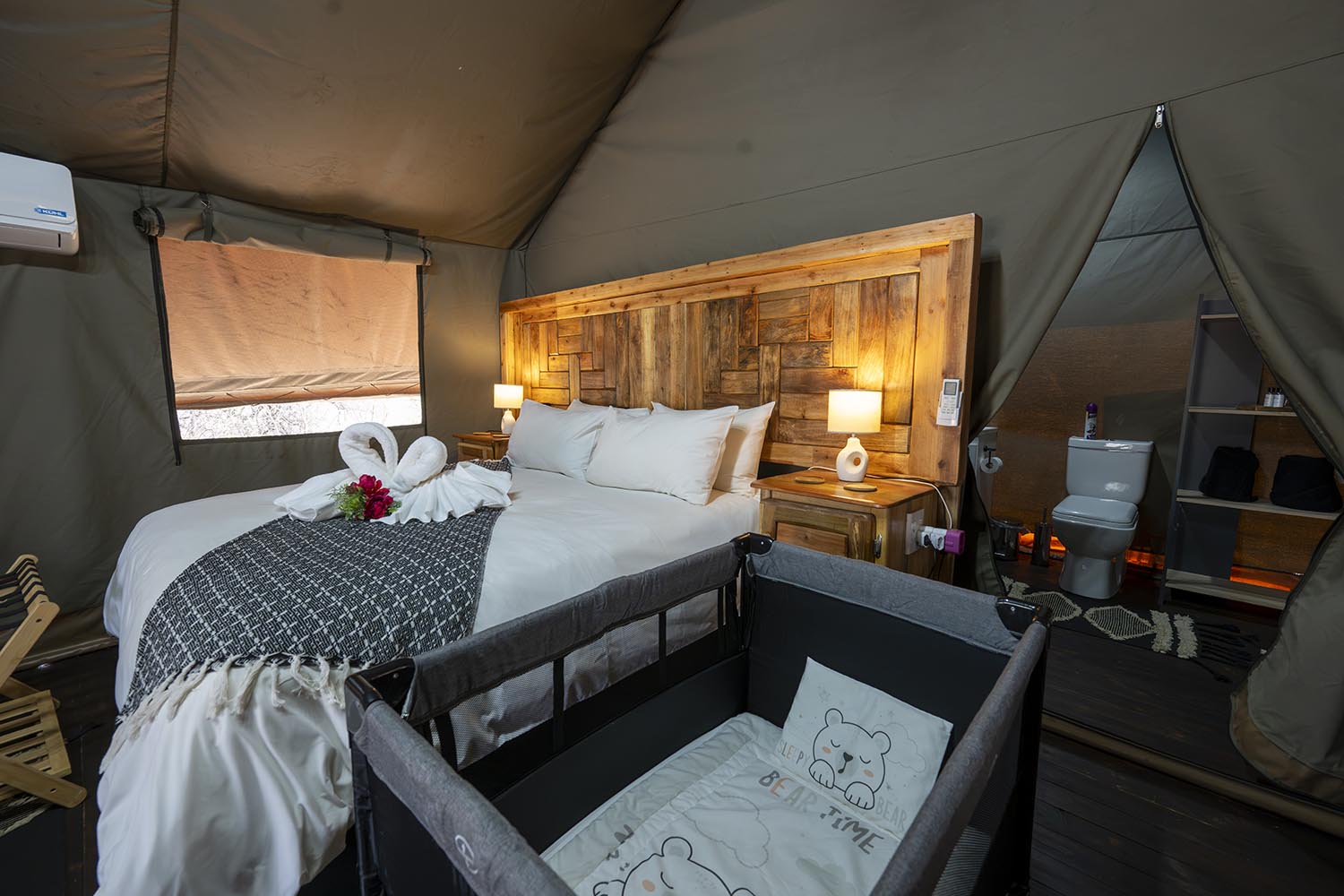 Queen-Bett und Babybett